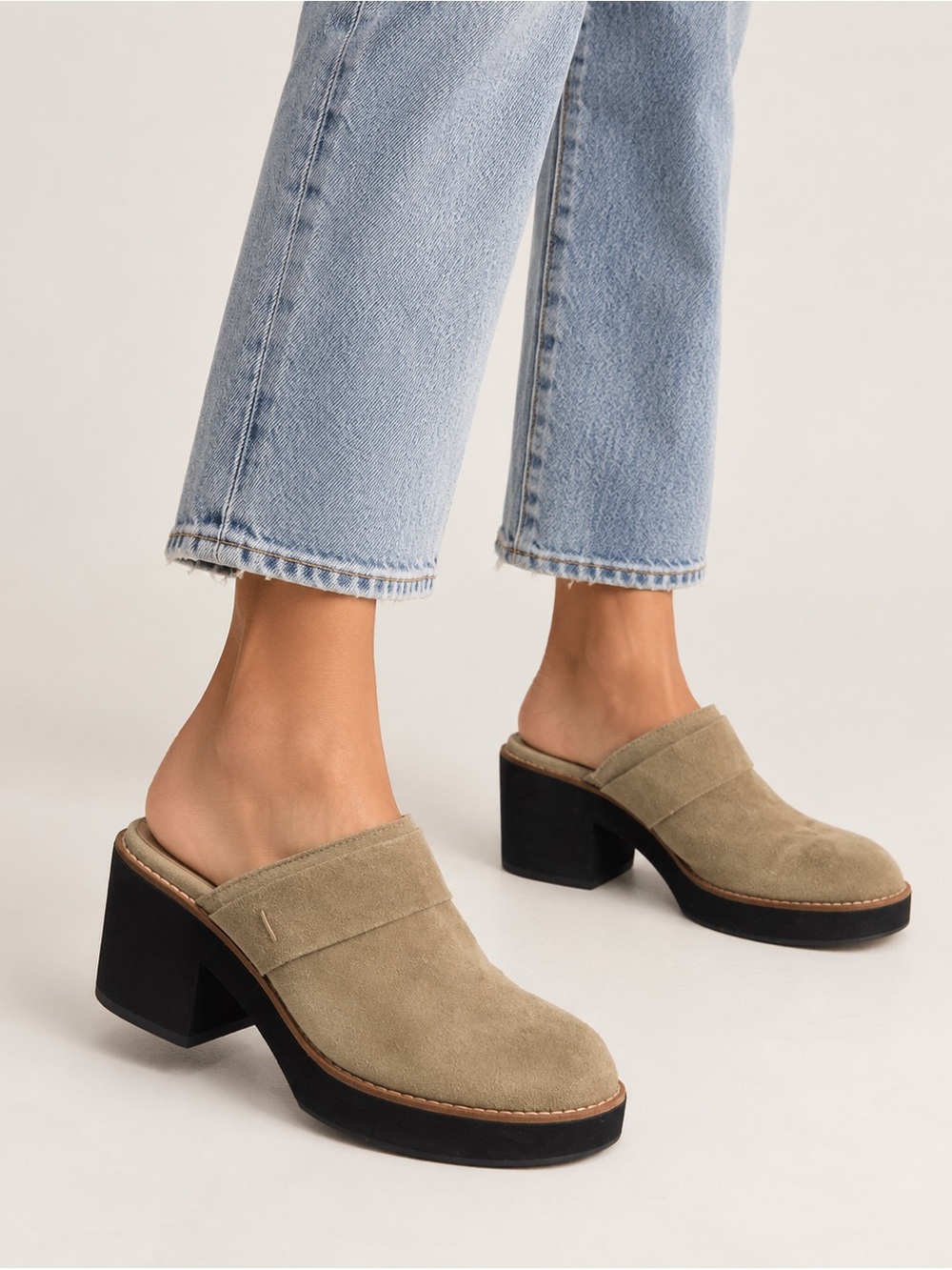 Eileen Fisher Beige Suede Mule Clogs Closed Toe Block Heel - Size 7.5